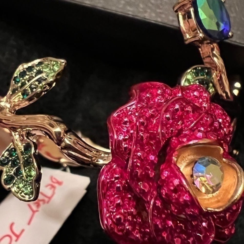 Betsey Johnson Rose Hinged Bangle Bracelet rhinestones NWT - Picture 3 of 8